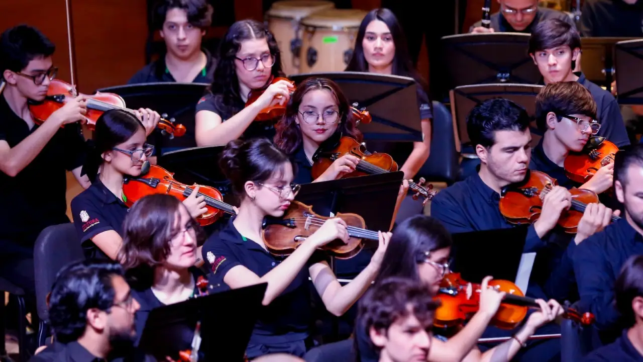 TALENTO BAJACALIFORNIANO PROTAGONIZÓ UNA GALA MEXICANA CON 200 MÚSICOS EN ESCENA