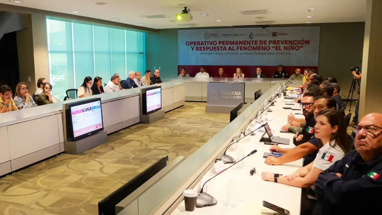 Mantiene Gobierno de Ensenada supervisión por derrumbes en camino de Eréndira